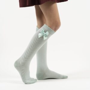 Meias pelo joelho com trabalho e laço de cetim